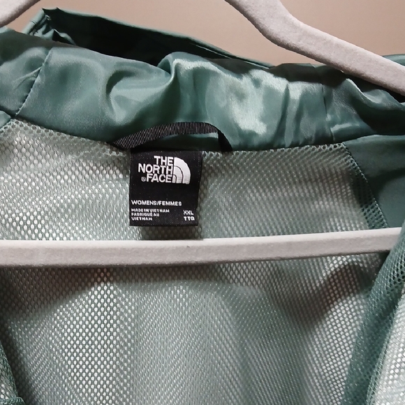 The North Face Green Two-Toned Nylon Hoodie NWT - Picture 9 of 10